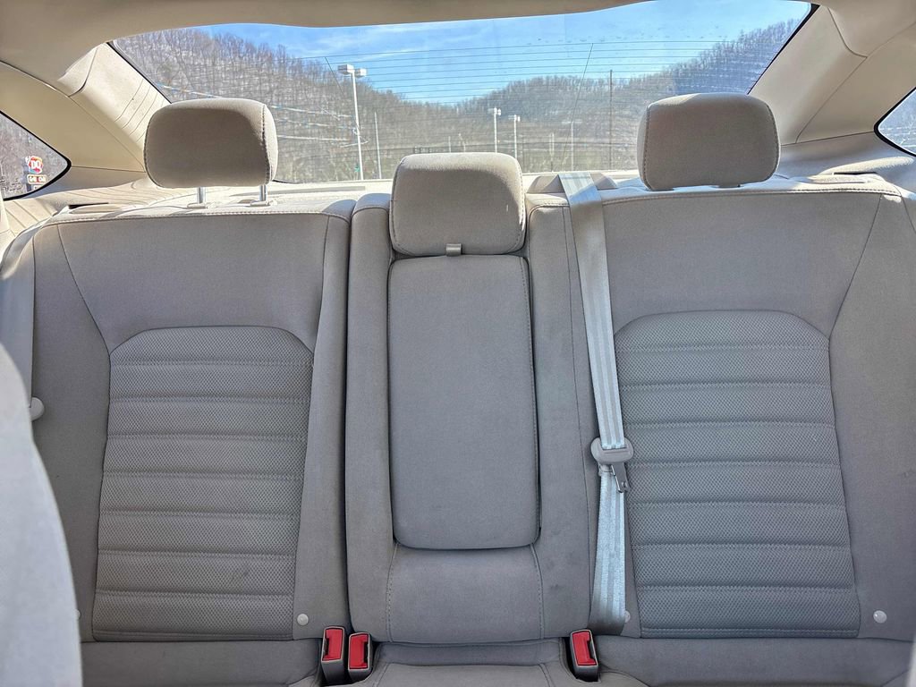 Used 2017 Ford Fusion SE w/ Fusion SE Technology Package image 24