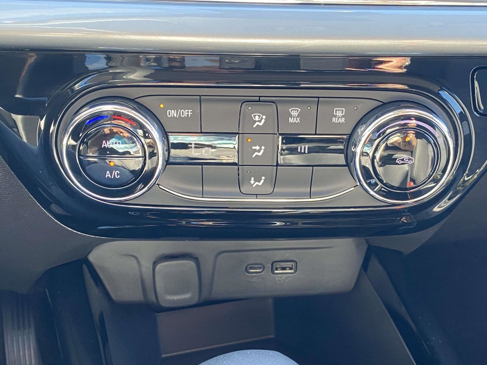 Used 2025 Chevrolet Trax LT image 11