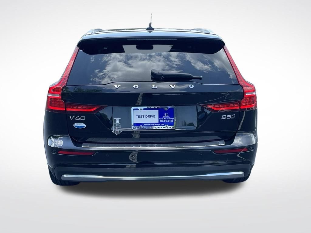 Used 2025 Volvo V60 B5 Cross Country Plus AWD/4WD image 5
