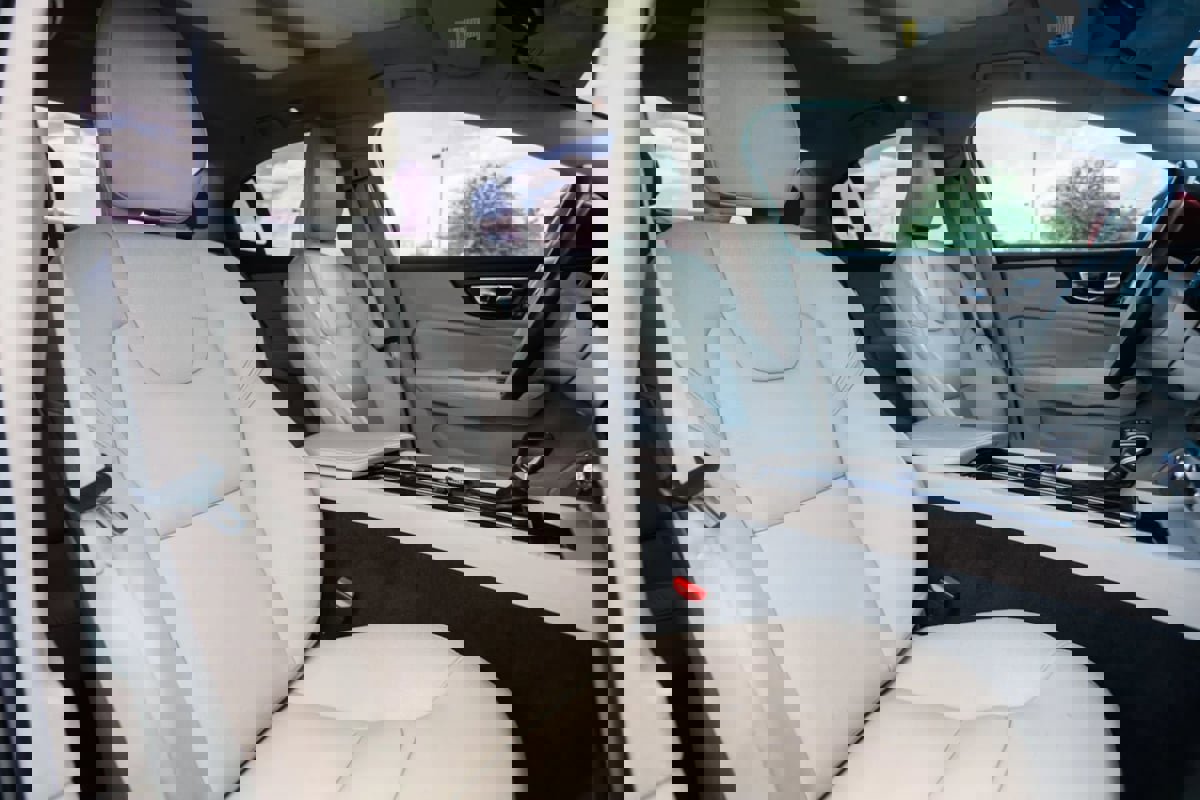 Used 2020 Volvo S60 T6 Momentum image 15