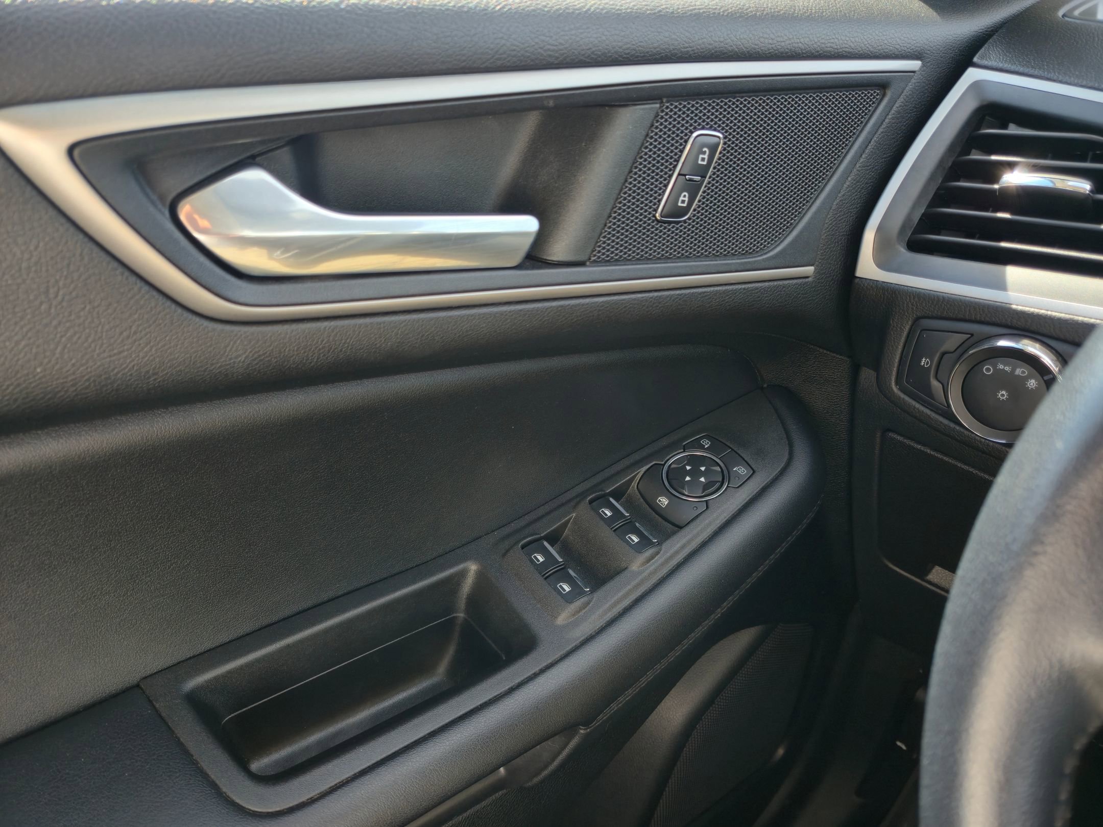 Used 2022 Ford Edge SEL w/ Convenience Package image 21