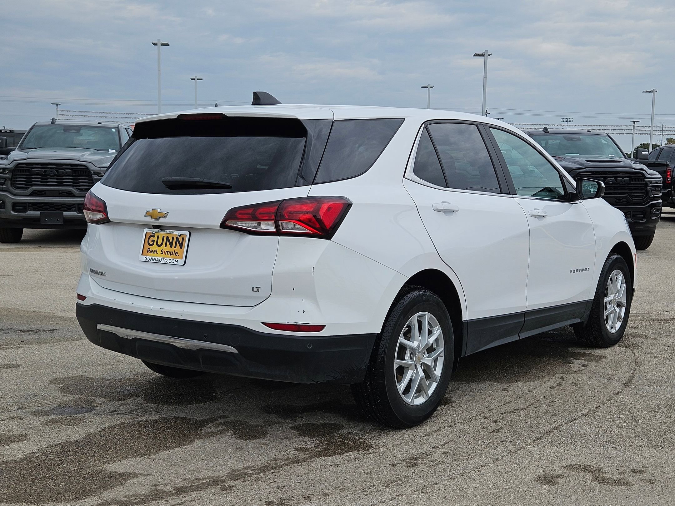Used 2024 Chevrolet Equinox LT image 3
