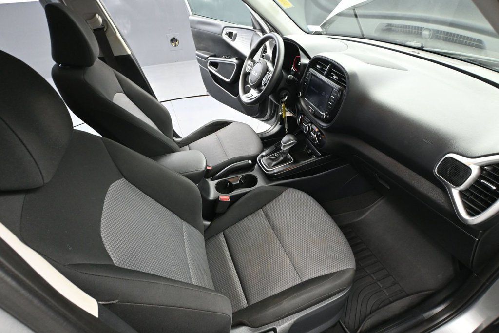 Used 2023 Kia Soul LX w/ LX Technology Package FWD image 38