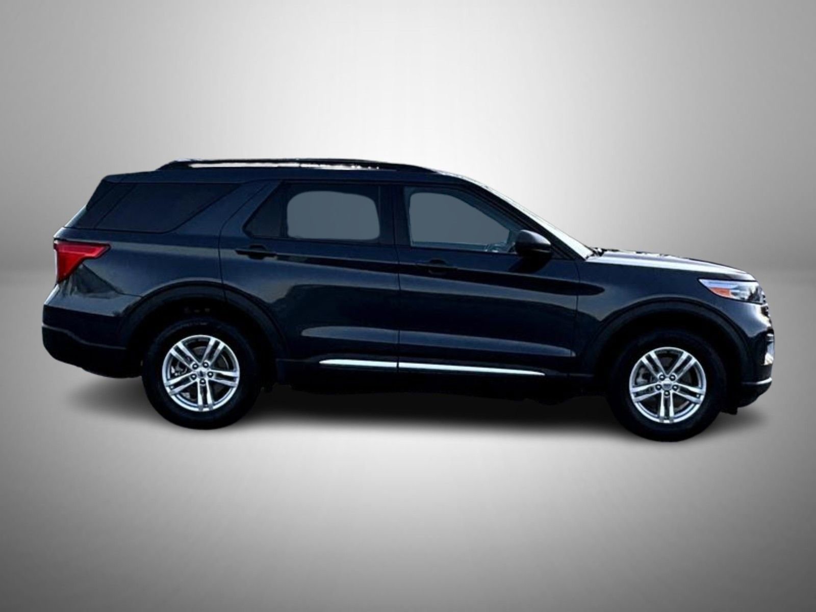 Used 2023 Ford Explorer XLT image 4