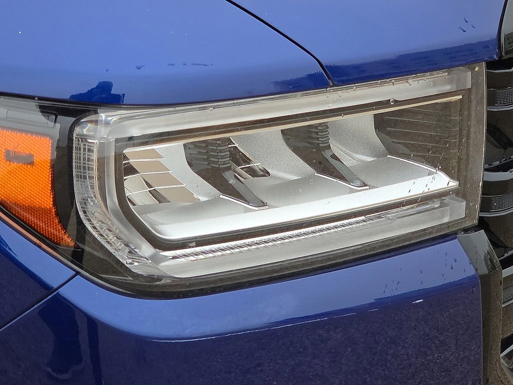 Used 2023 GMC Acadia SLE w/ Driver Convenience Package image 11