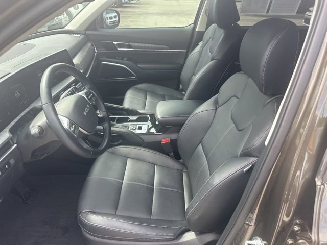 Used 2025 Kia Telluride EX w/ EX Captain's Chair Package FWD image 11