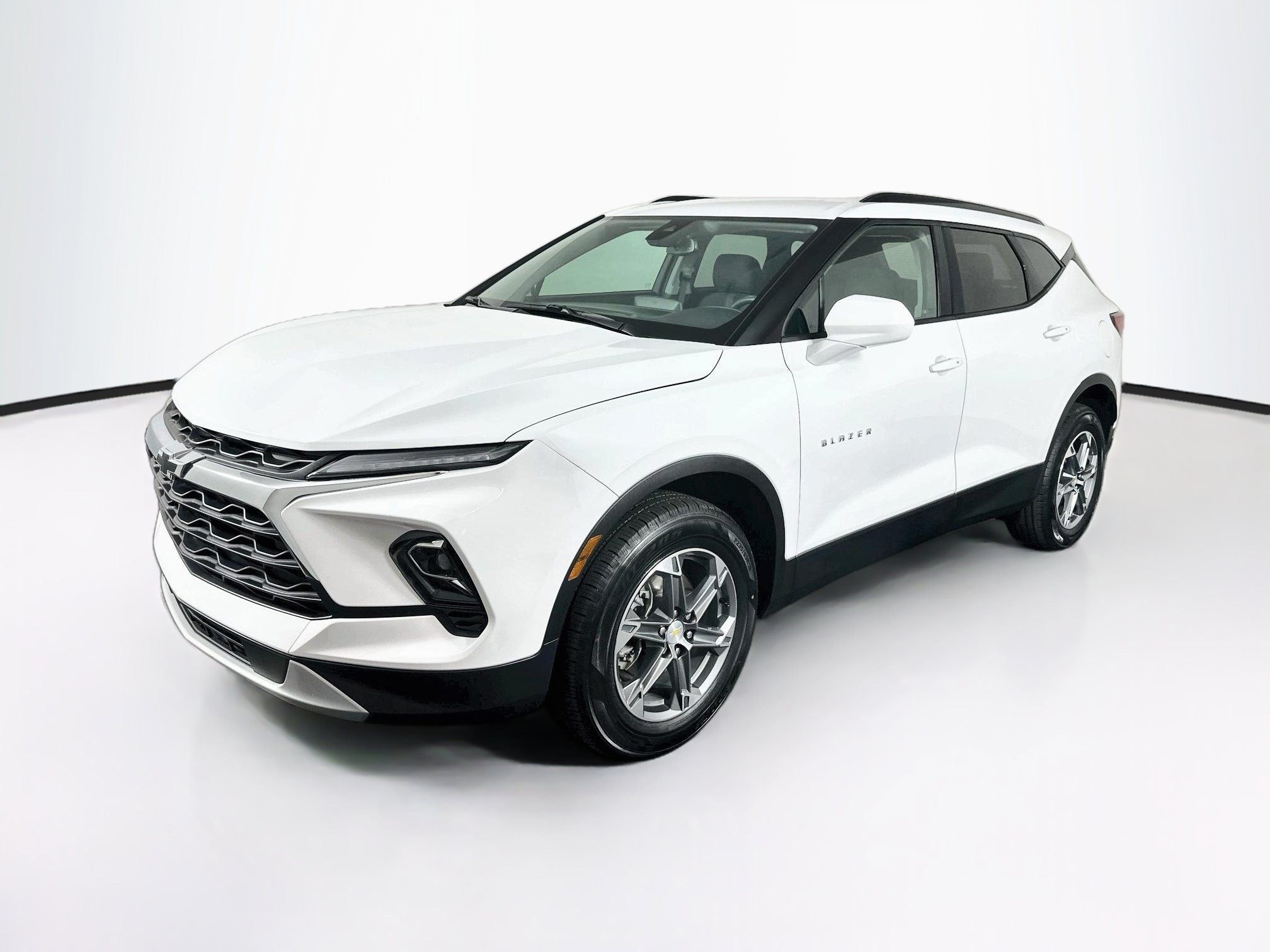 Used 2024 Chevrolet Blazer LT w/ Convenience Package FWD image 3