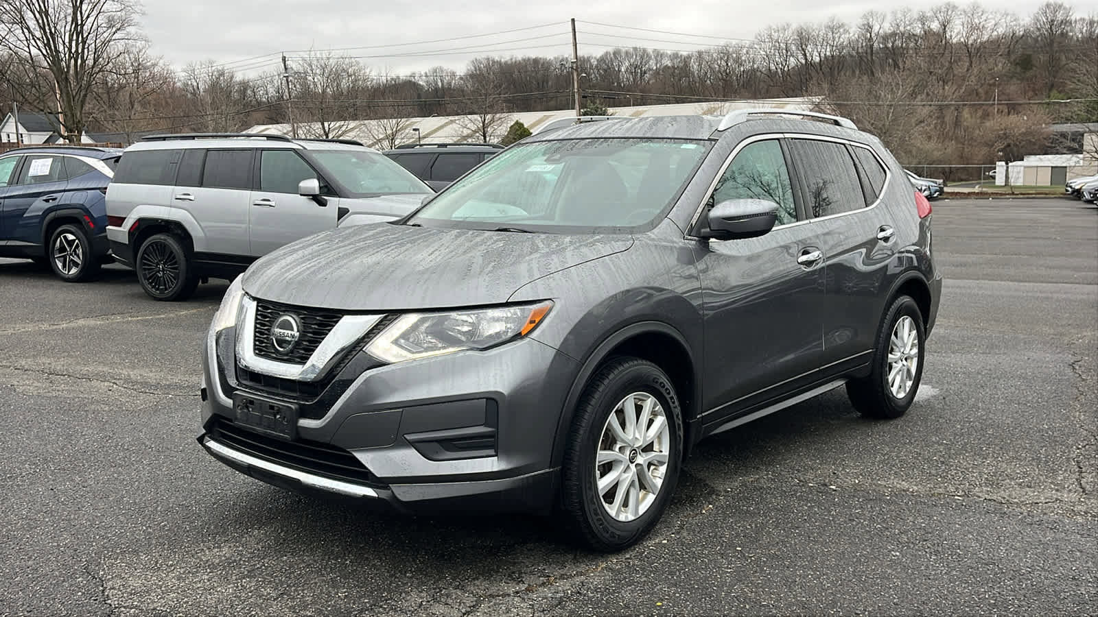Used 2019 Nissan Rogue SV AWD/4WD image 3