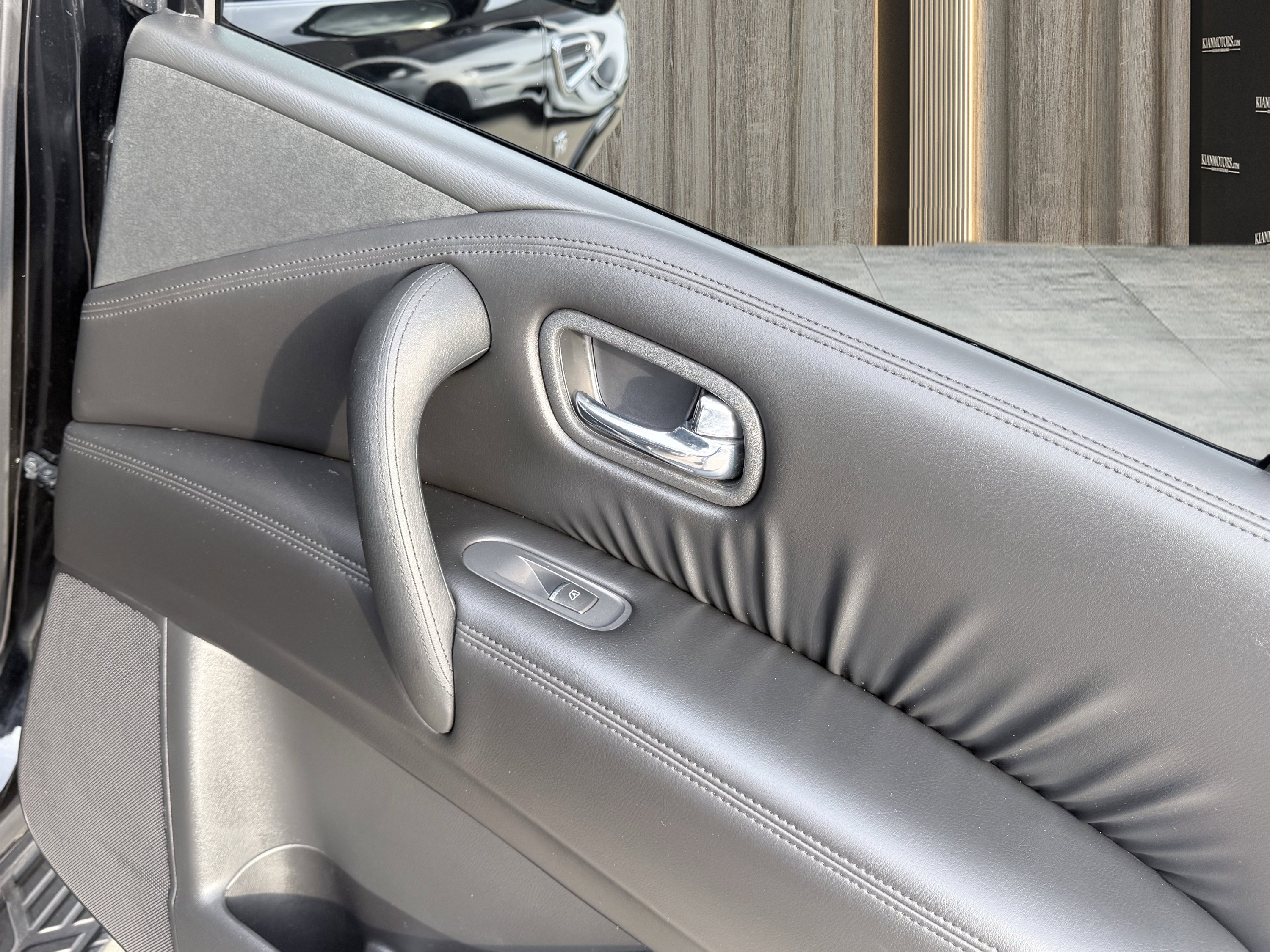 Used 2021 Nissan Armada SV w/ SV Appearance Package image 41