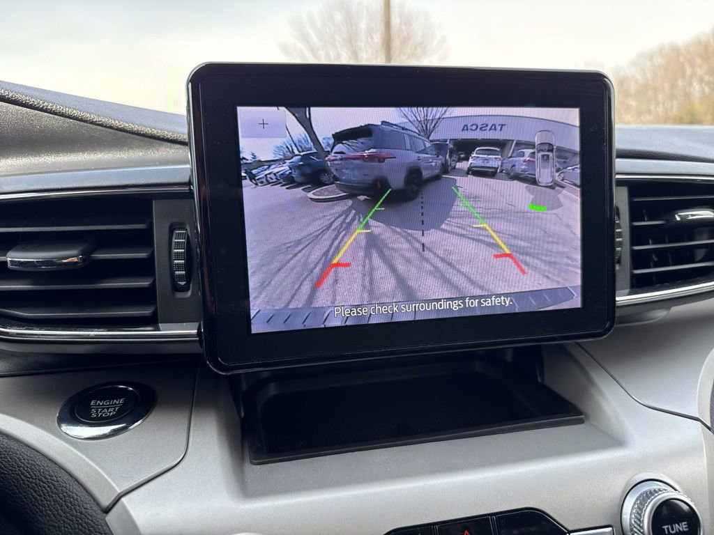 Used 2022 Ford Explorer XLT w/ Equipment Group 202A image 17