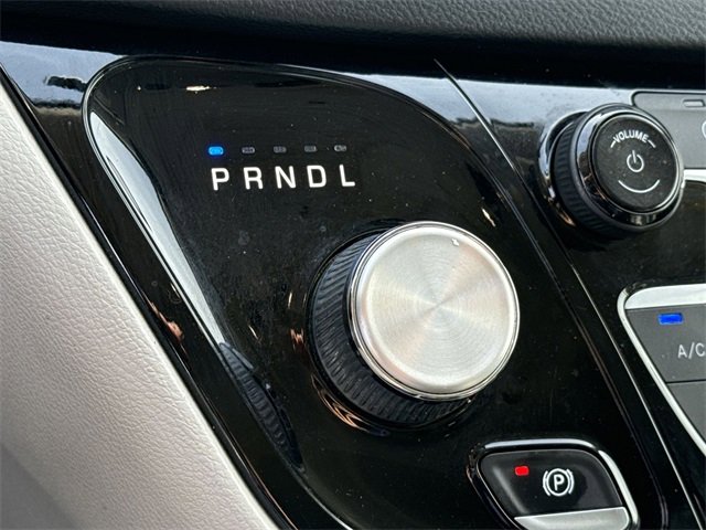 Used 2020 Chrysler Pacifica Touring-L image 21