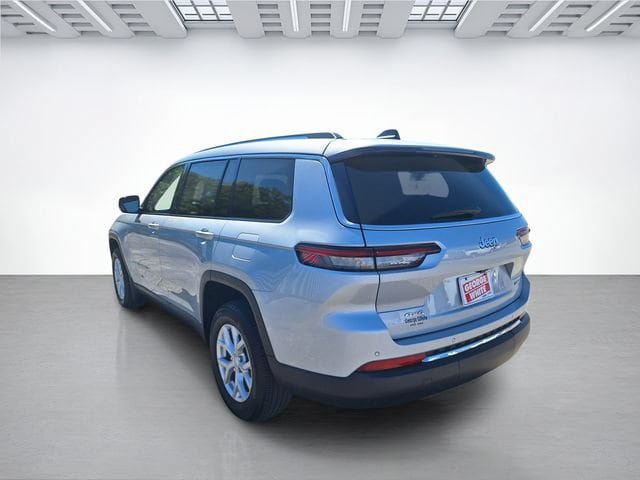 Used 2023 Jeep Grand Cherokee L Limited w/ Trailer Tow Group (B) AWD/4WD image 6