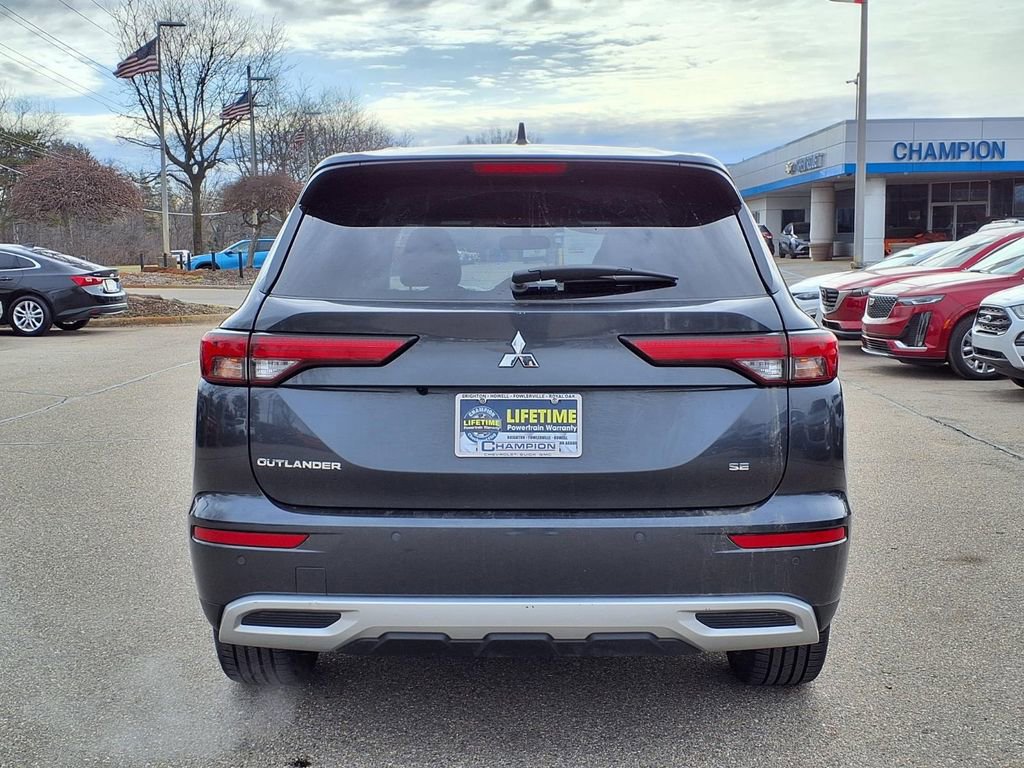 Used 2024 Mitsubishi Outlander SE image 6