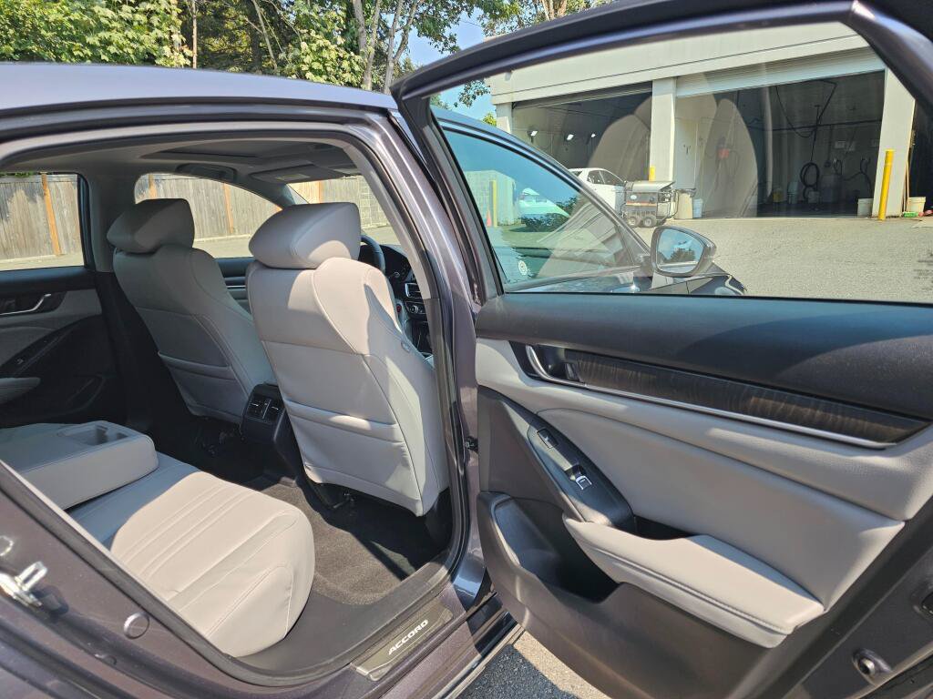 Certified 2018 Honda Accord Touring image 15