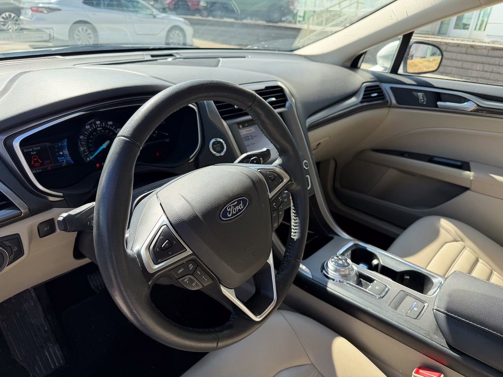 Used 2019 Ford Fusion SEL image 9