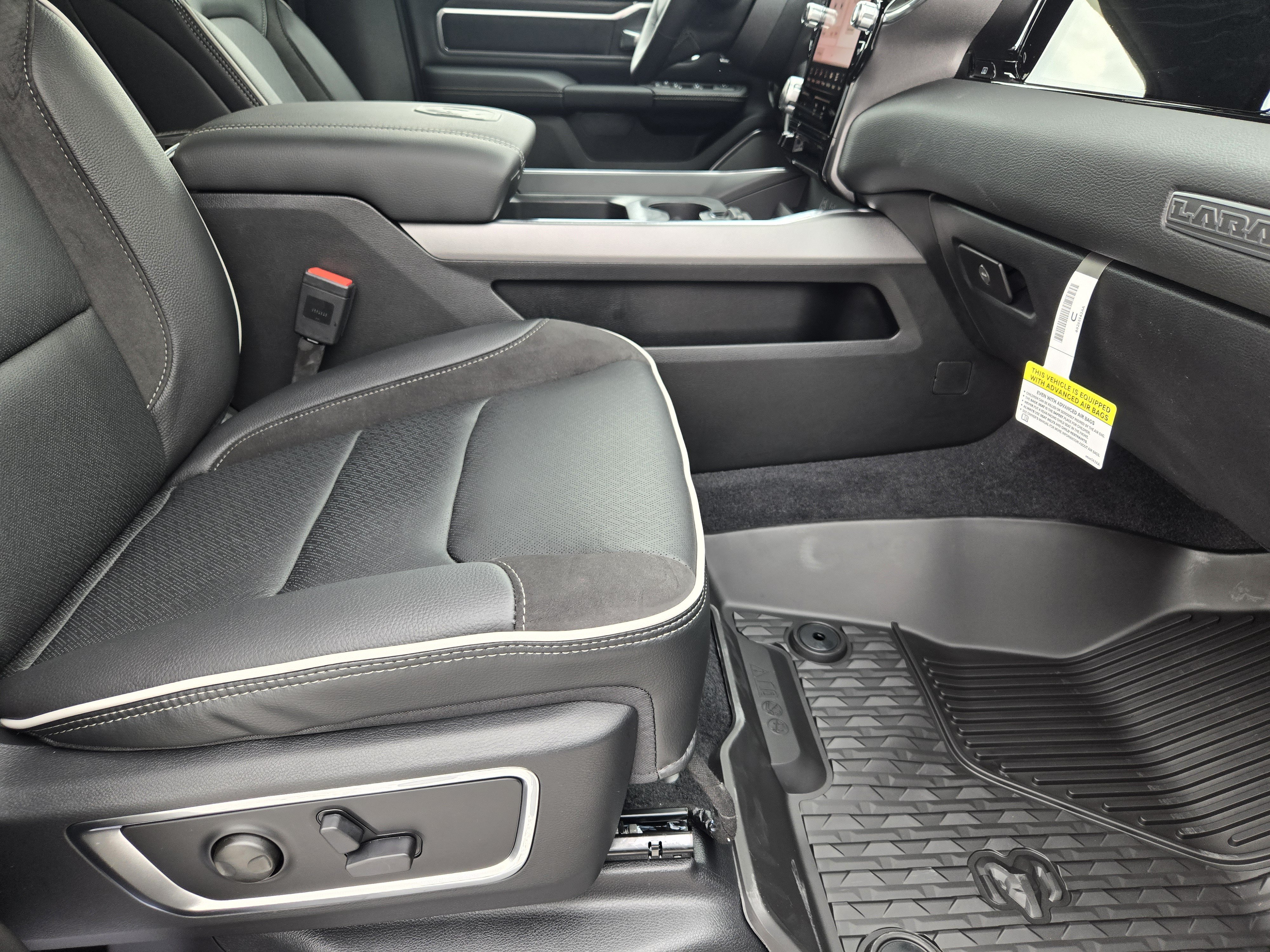 New 2026 RAM 1500 Laramie AWD/4WD image 12