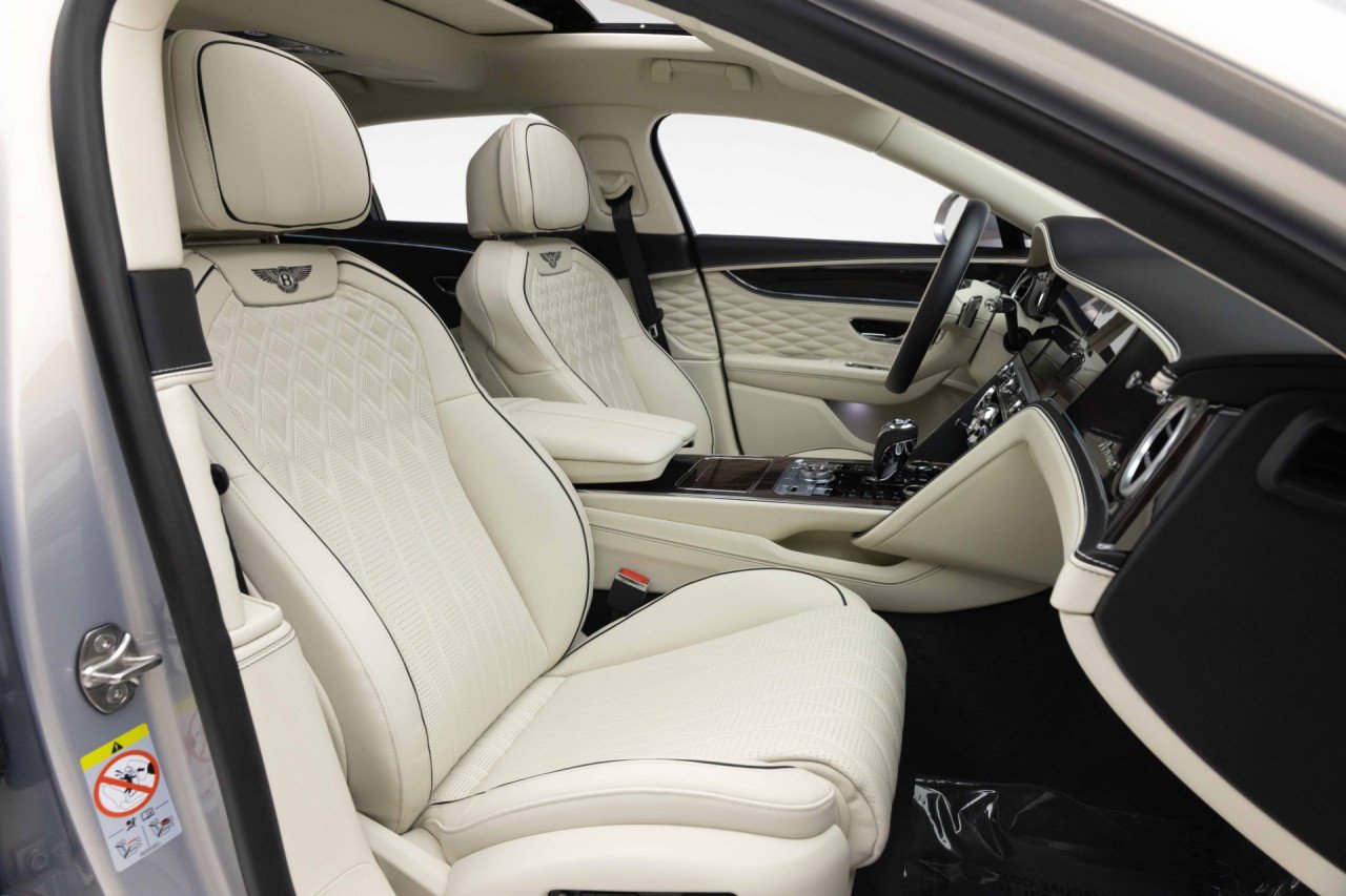 Used 2024 Bentley Flying Spur Azure AWD/4WD image 4