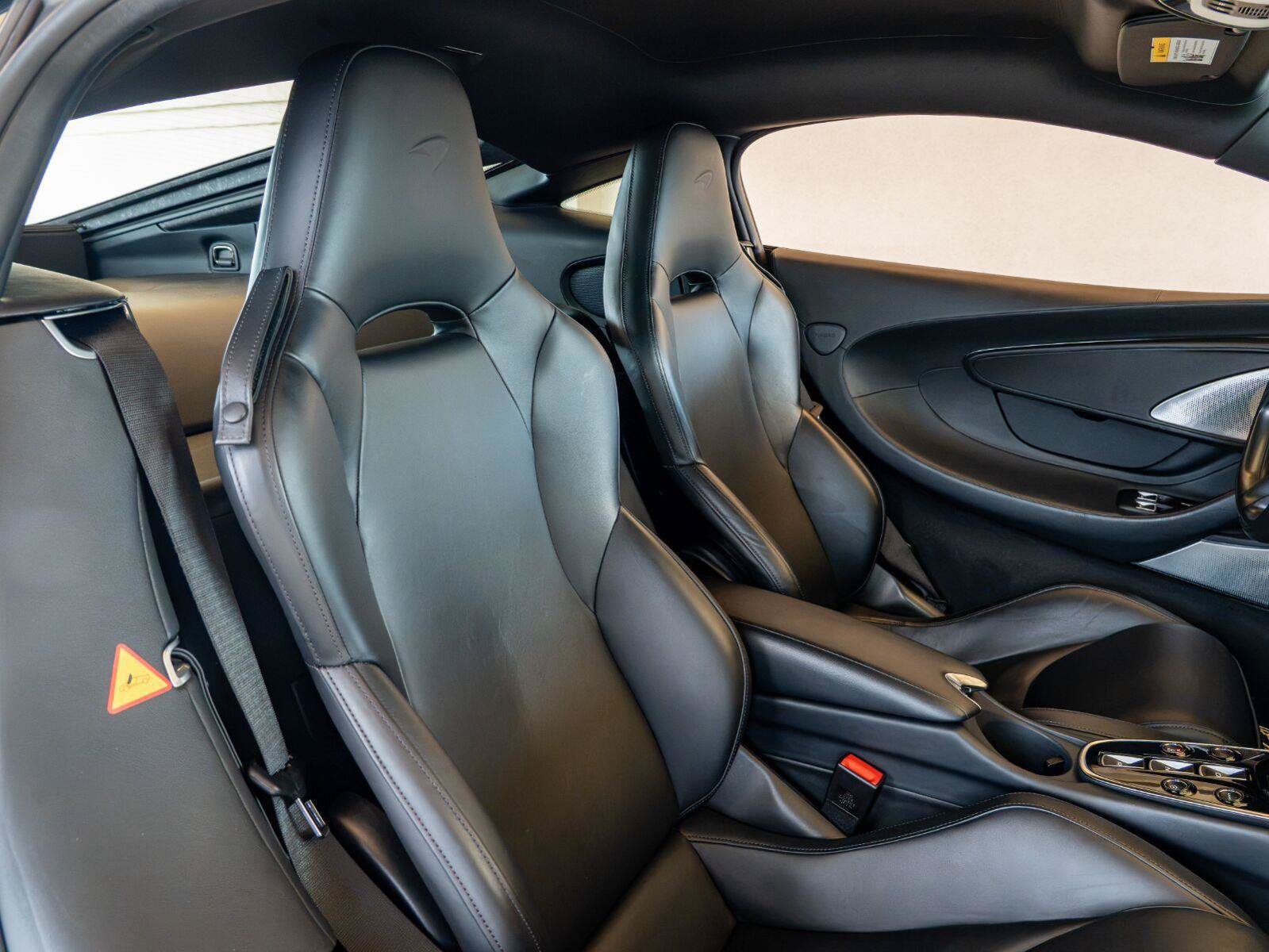 Used 2020 McLaren GT RWD image 22