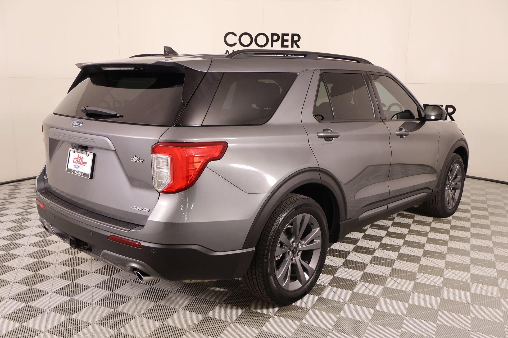 Used 2023 Ford Explorer XLT w/ Equipment Group 202A AWD/4WD image 21