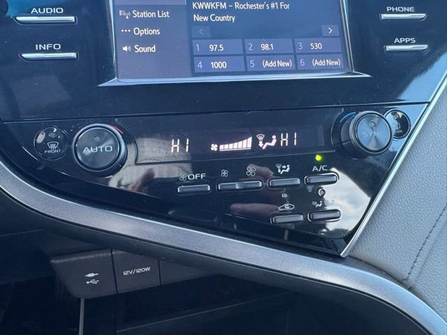 Certified 2018 Toyota Camry SE image 11