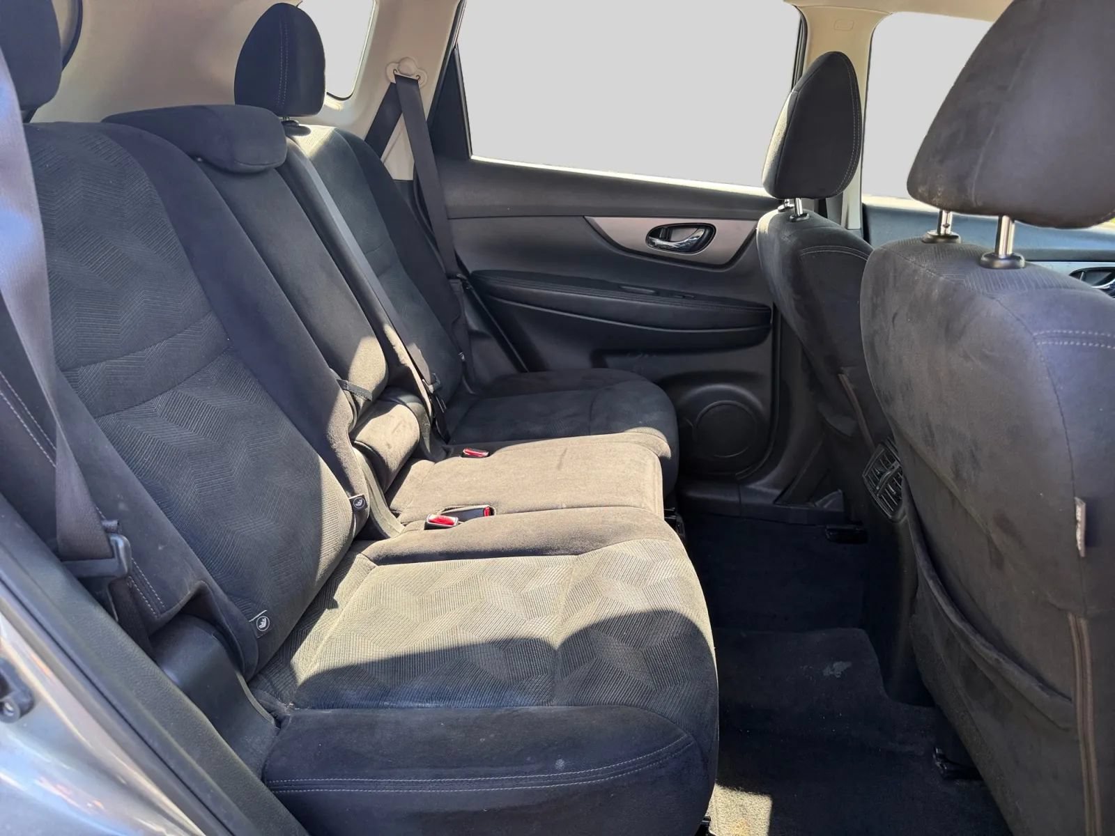 Used 2016 Nissan Rogue S FWD image 18