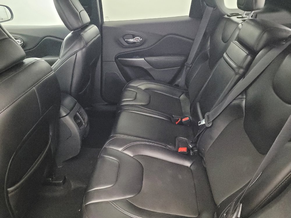 Used 2019 Jeep Cherokee Latitude Plus w/ Comfort/Convenience Group image 18