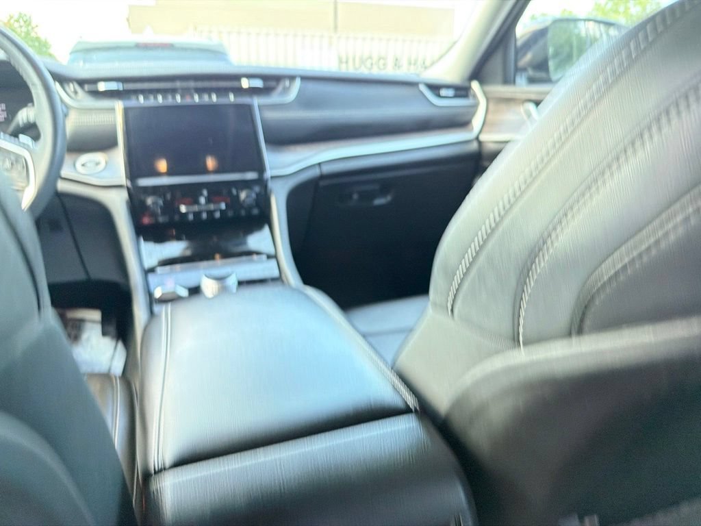 Used 2023 Jeep Grand Cherokee Limited w/ Black Appearance Package AWD/4WD image 26