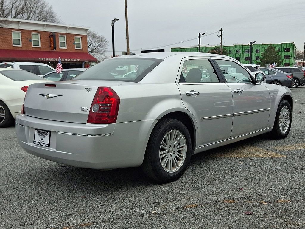 Used 2010 Chrysler 300 Touring image 4