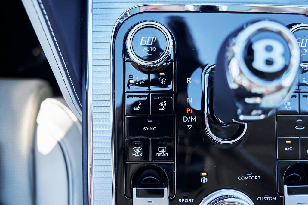 Used 2024 Bentley Flying Spur V8 image 65