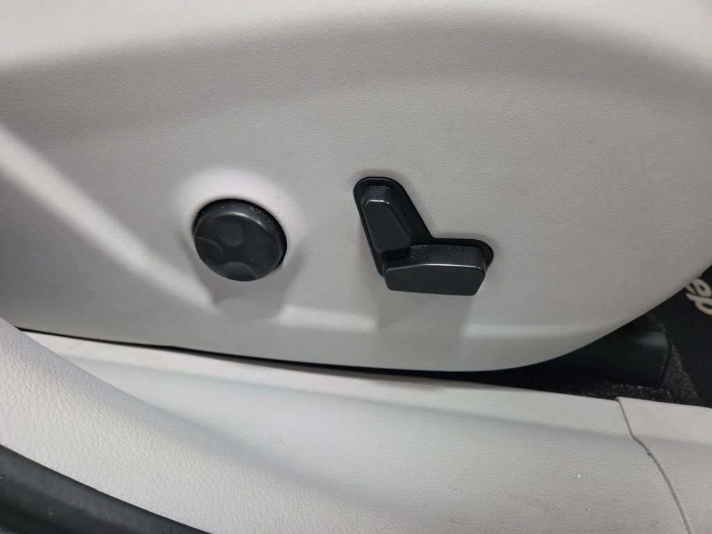 Used 2019 Jeep Cherokee Limited FWD image 20