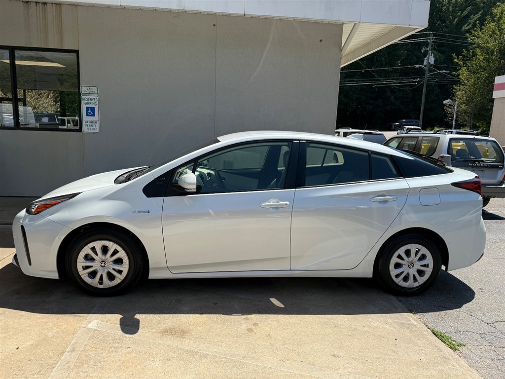 Used 2022 Toyota Prius LE FWD image 13
