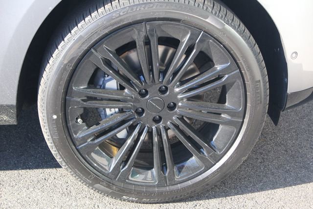 New 2026 Land Rover Range Rover SE image 9