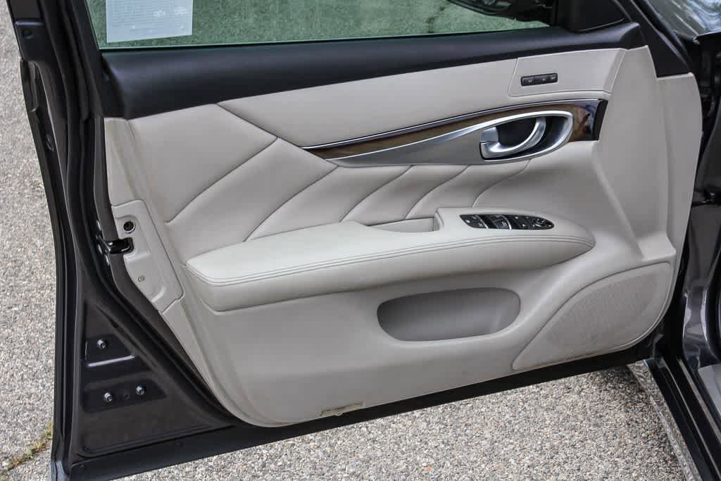Used 2015 INFINITI Q70 L 3.7 w/ Deluxe Touring Package RWD image 22