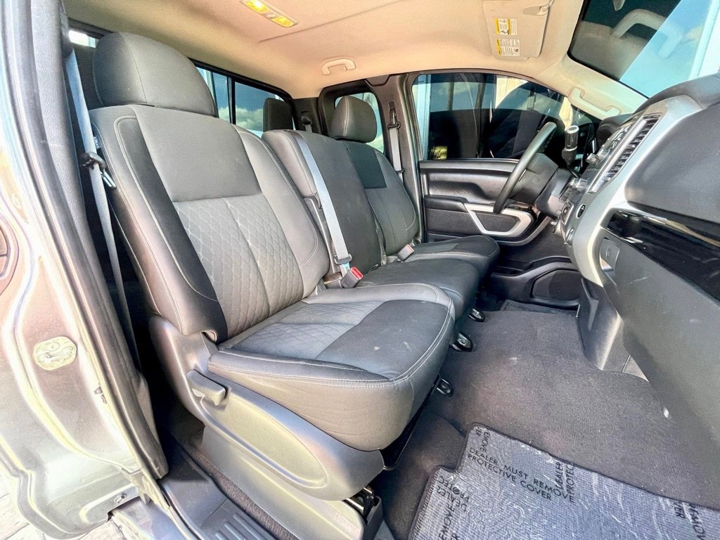Used 2017 Nissan Titan SV AWD/4WD image 18