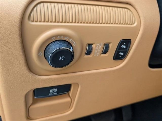 Certified 2023 Jeep Grand Wagoneer L Series III w/ HD Trailer Tow Package image 17