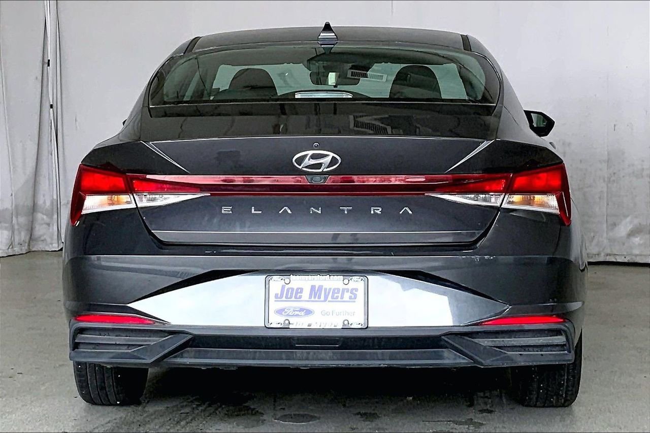 Used 2021 Hyundai Elantra SEL image 4