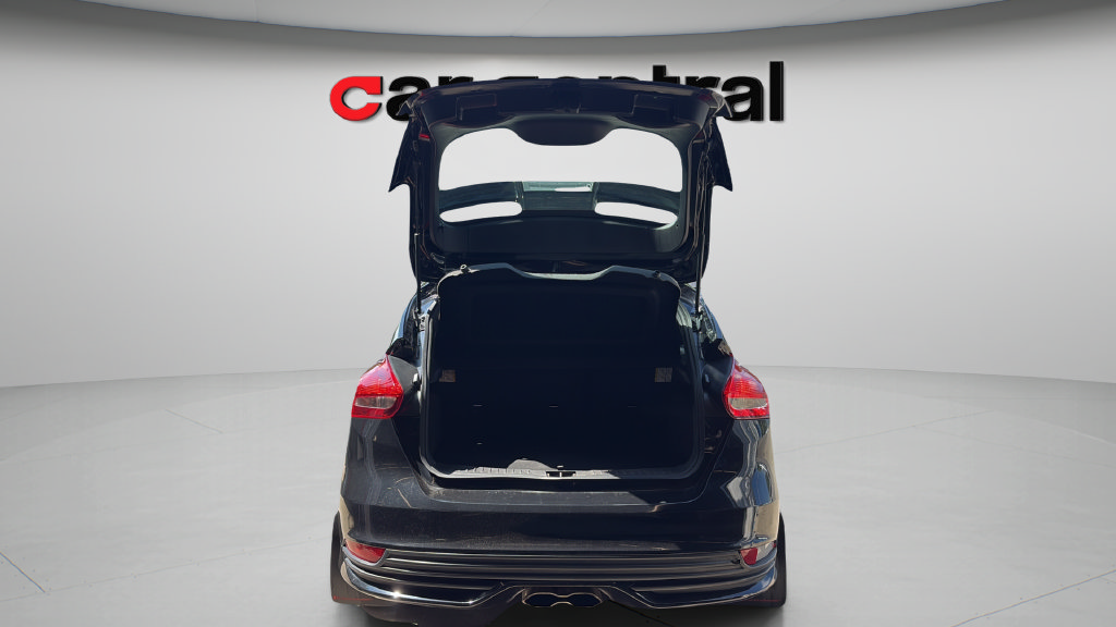 Used 2018 Ford Focus ST FWD image 23