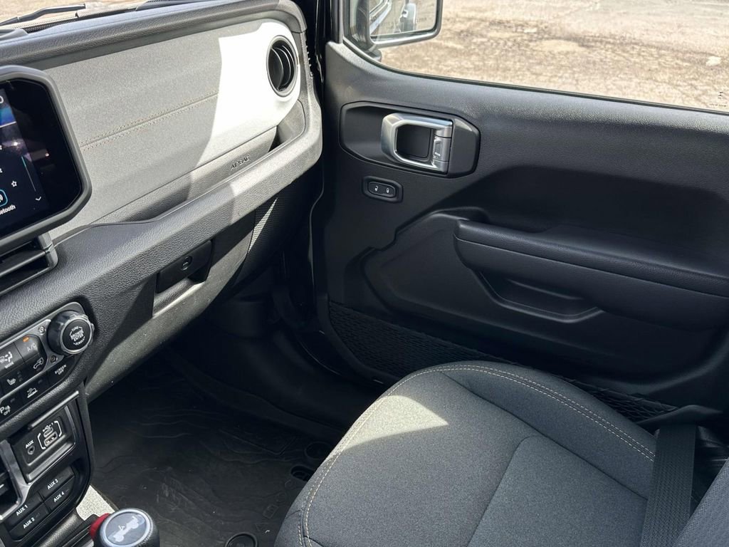 Certified 2024 Jeep Wrangler Willys image 33