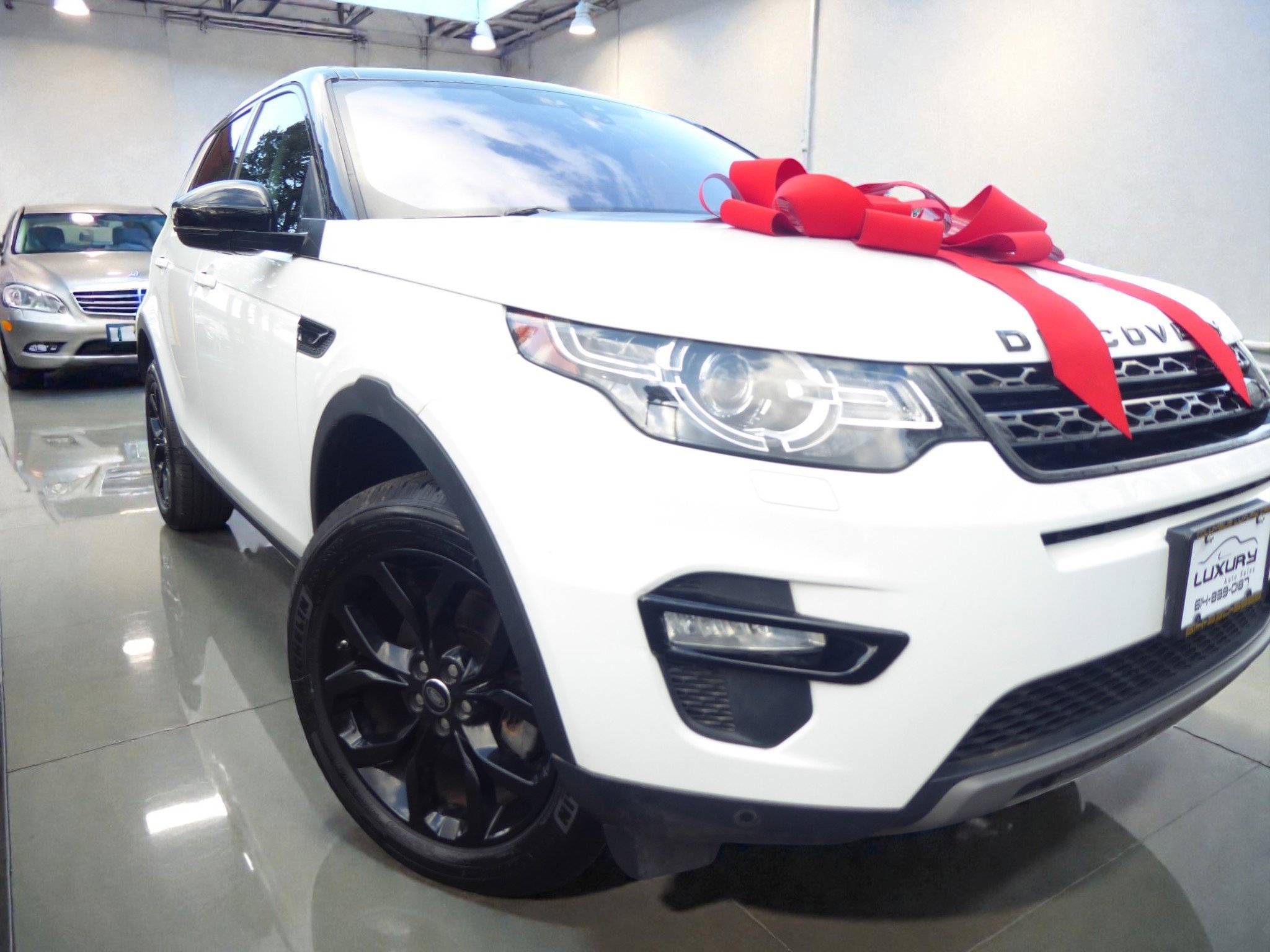 Used 2018 Land Rover Discovery Sport HSE image 1