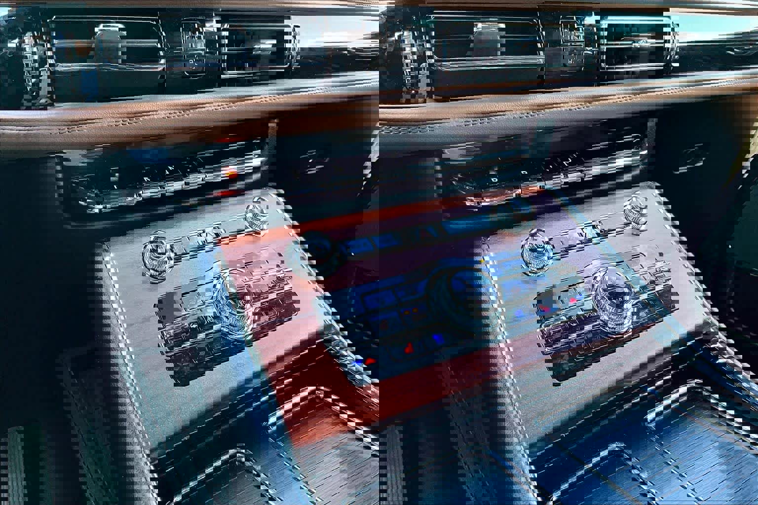 Used 2022 Lincoln Aviator Reserve w/ Elements Package Plus image 35