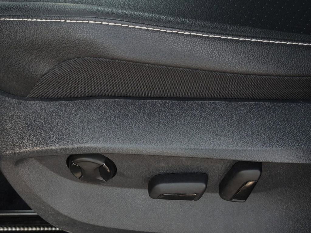 Used 2022 Volkswagen Tiguan SE w/ Panoramic Sunroof Package image 26