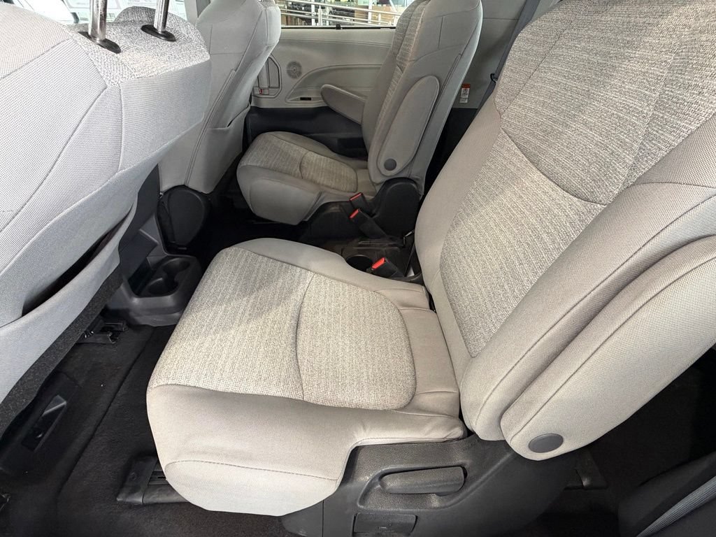 Certified 2022 Toyota Sienna LE AWD/4WD image 34