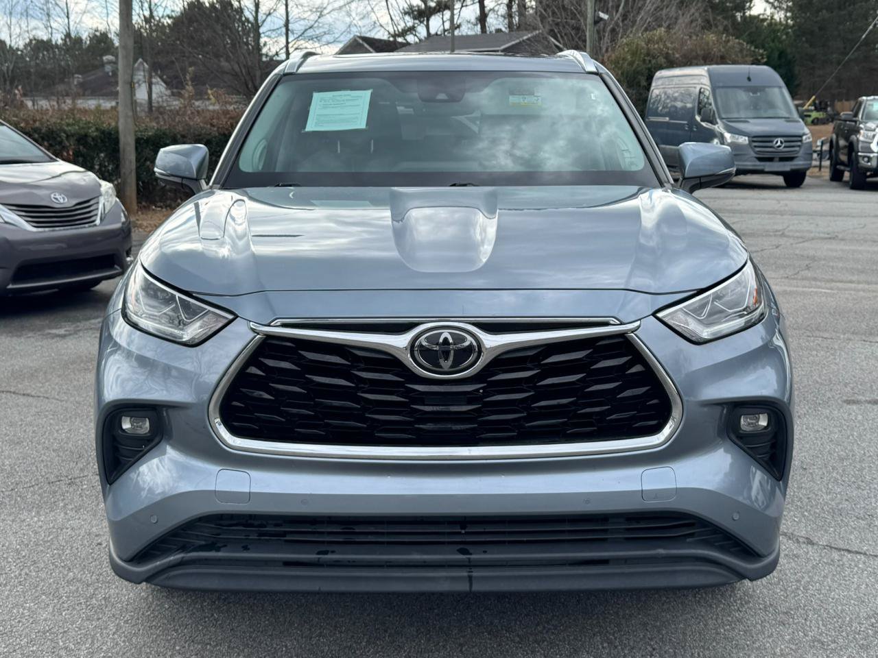 Used 2020 Toyota Highlander Limited FWD image 2