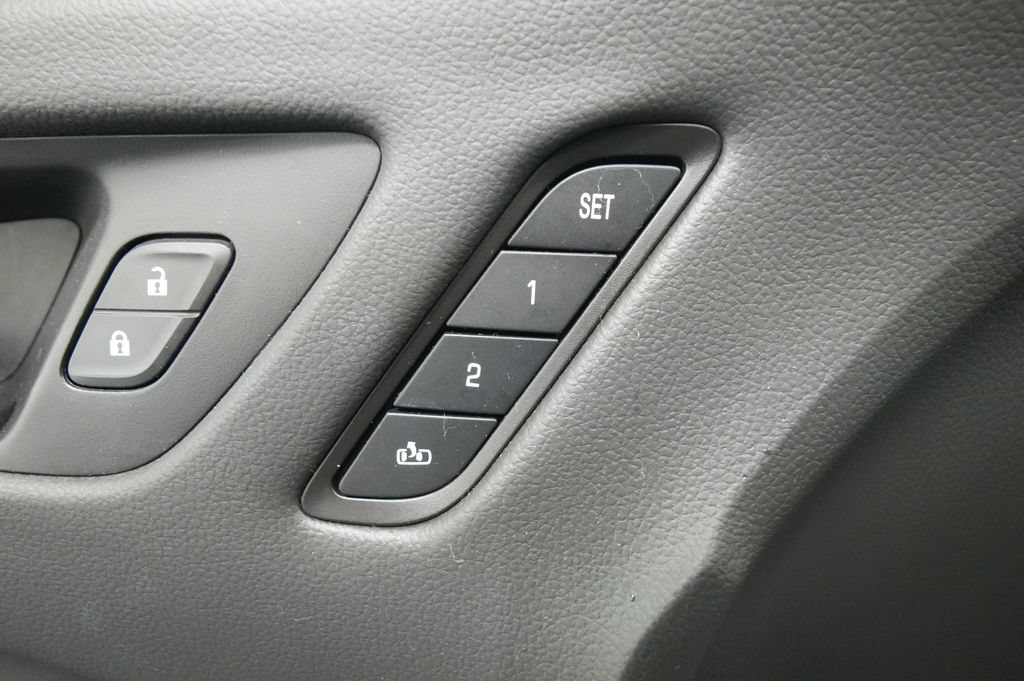 Used 2018 Buick Envision Essence AWD/4WD image 16