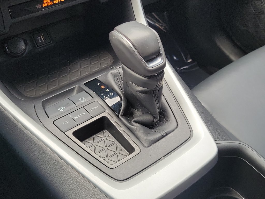 Used 2024 Toyota RAV4 XLE Premium FWD image 28