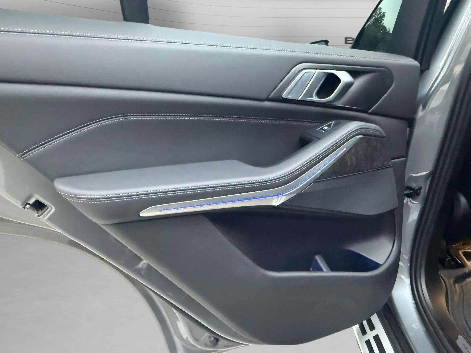 Used 2024 BMW X5 xDrive40i w/ M Sport Package image 16