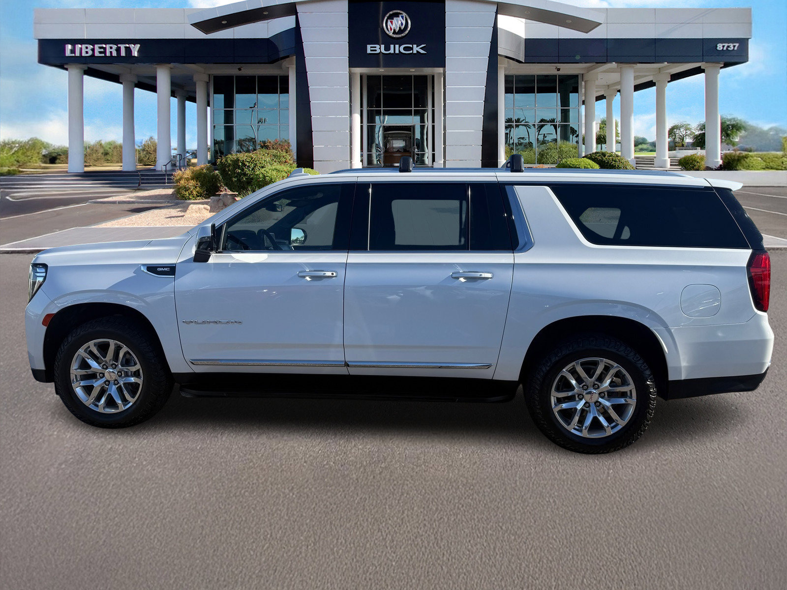 Used 2024 GMC Yukon XL SLT w/ SLT Luxury Package image 7