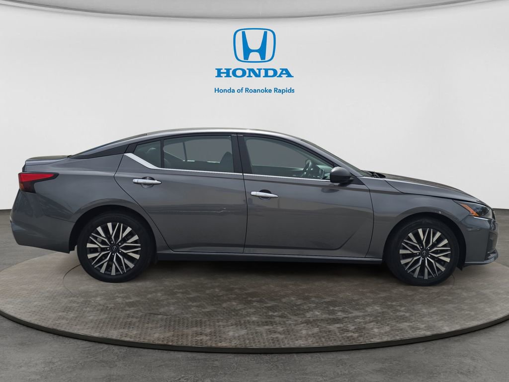 Used 2024 Nissan Altima 2.5 SV FWD image 6