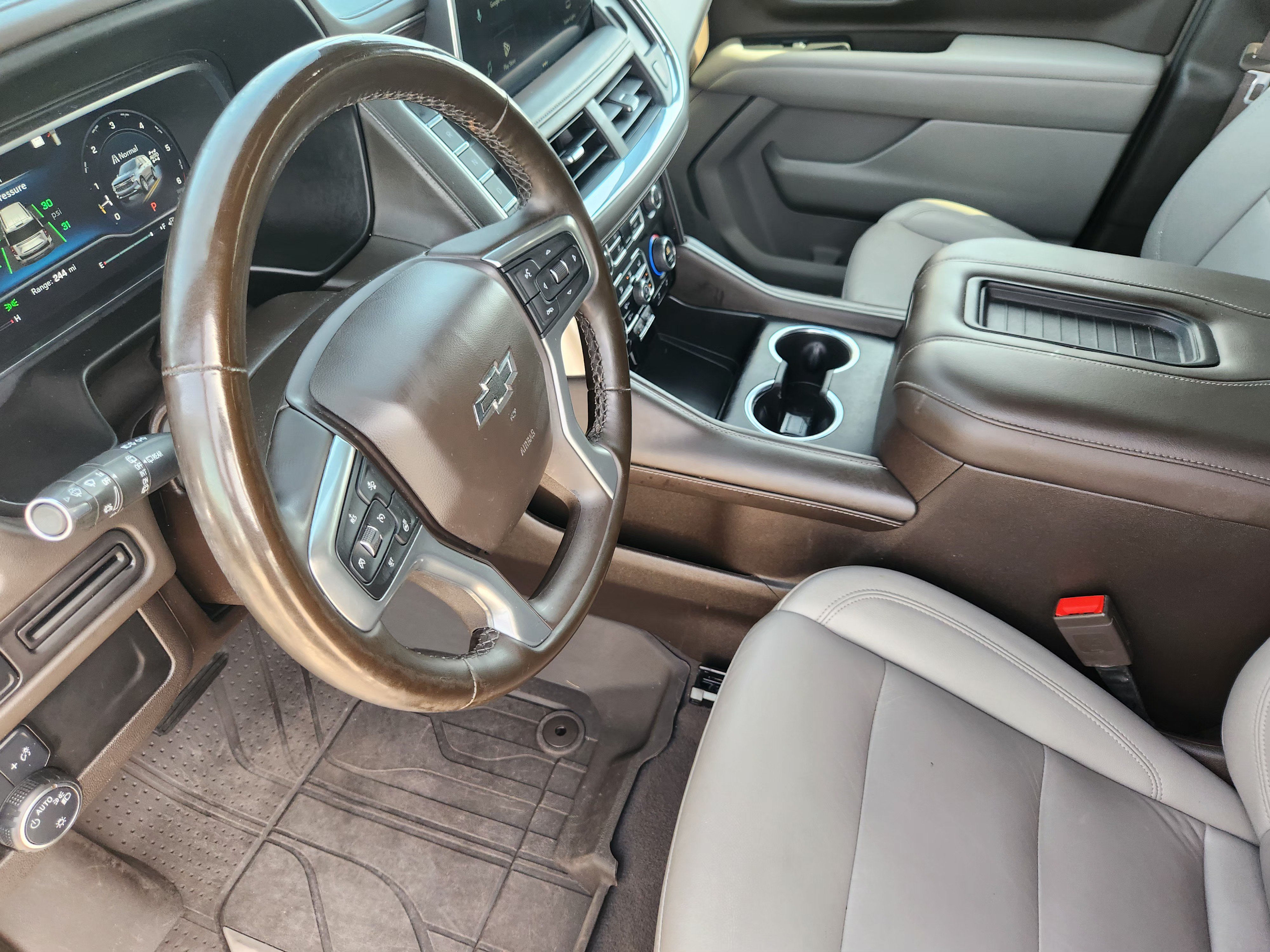 Used 2023 Chevrolet Tahoe Z71 w/ Luxury Package AWD/4WD image 14