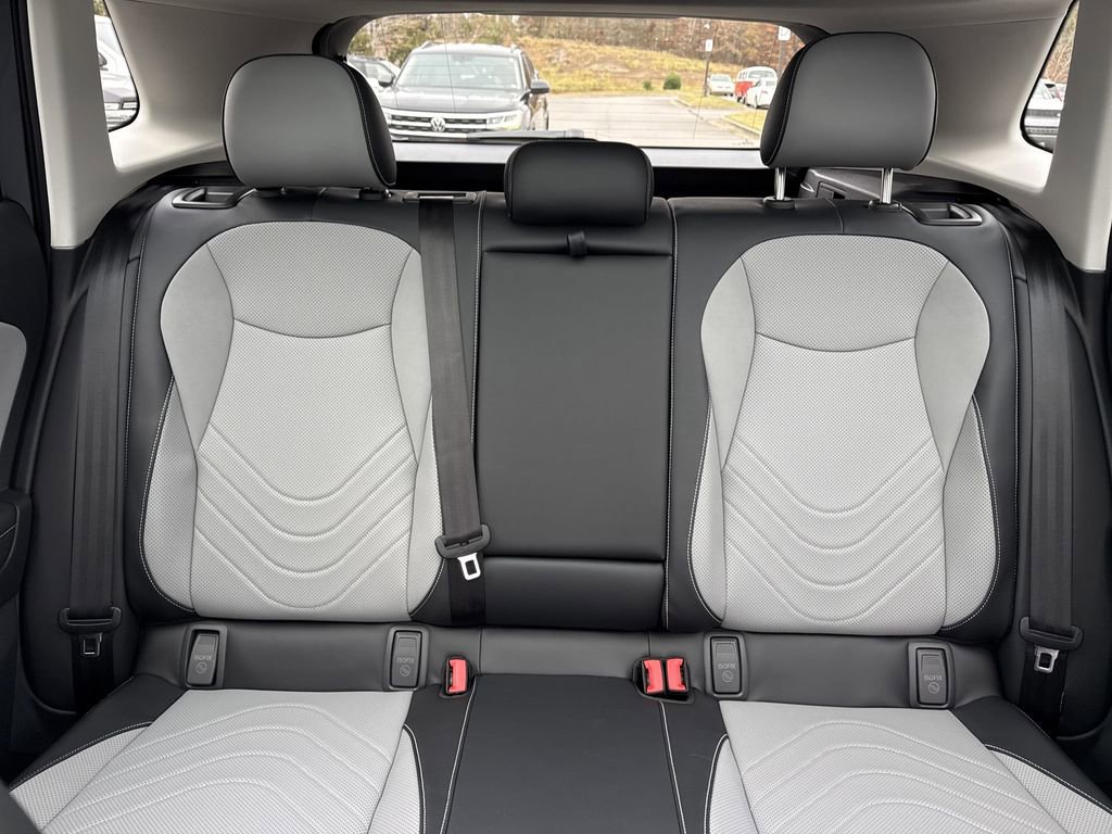 New 2026 Volkswagen Tiguan SE image 32